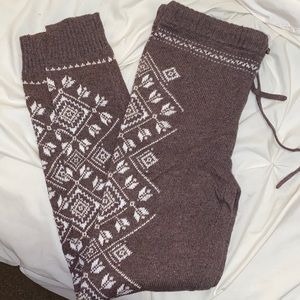Never worn knit leggings American Eagle Size: Medium